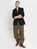 Model wearing the Tanktop body in Olive and the Utility pants in Olive together with the Tailored blazer in black 