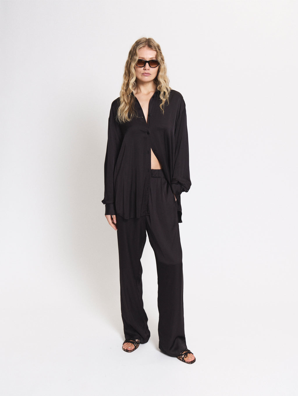 SATIN PANTS IN BLACK