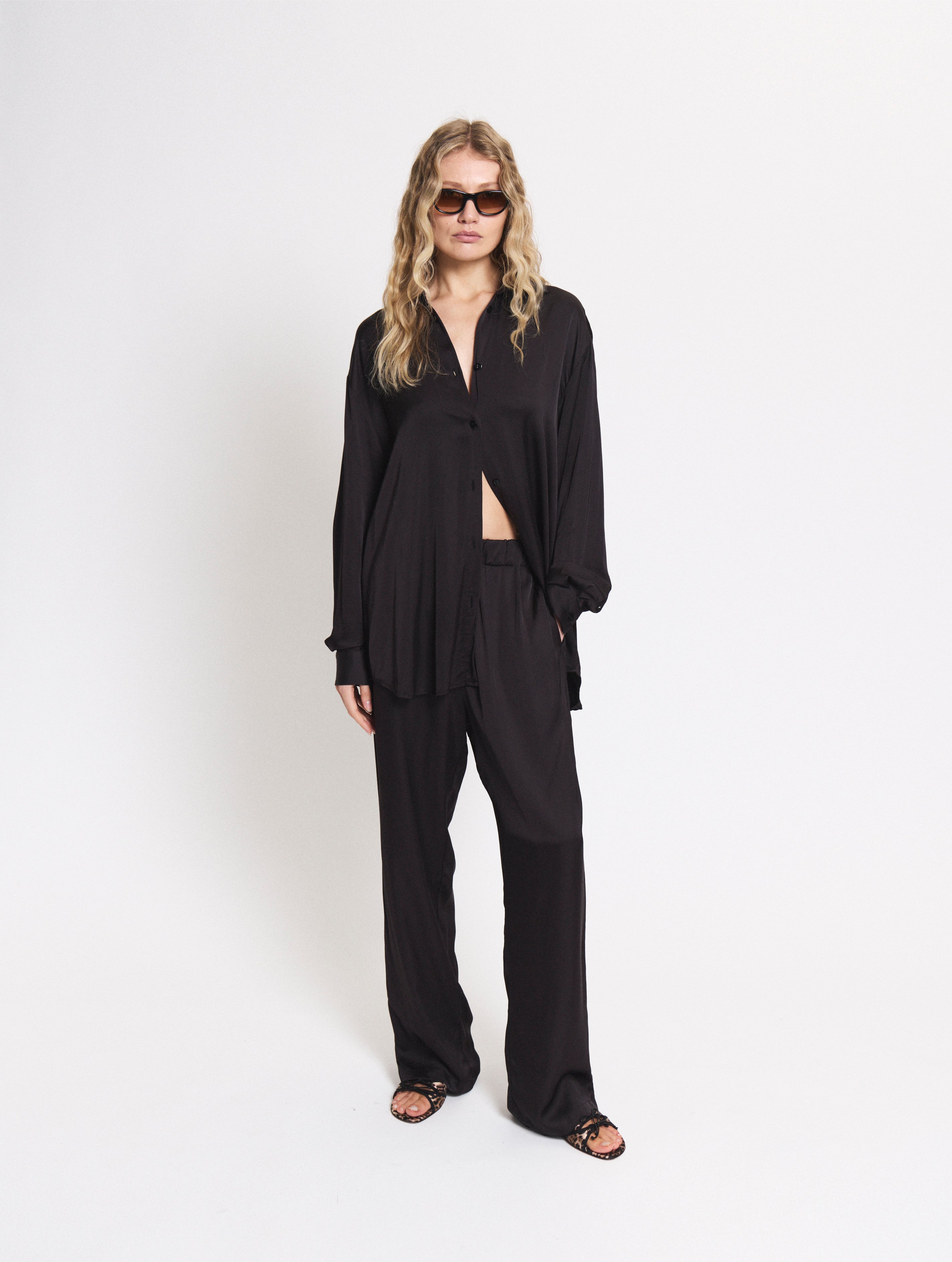 SATIN PANTS IN BLACK