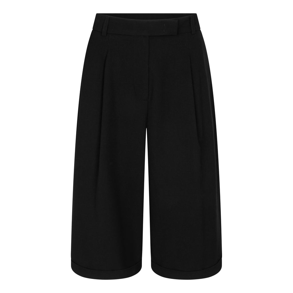 PLEATED BERMUDA